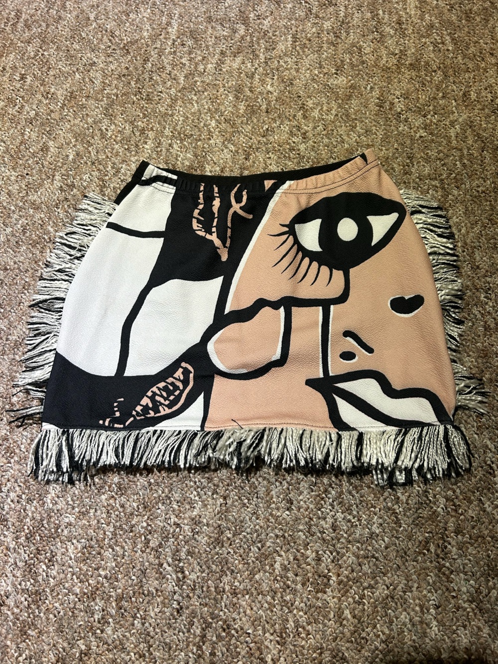 SHEIN Abstract Face Fringe Throw Blanket — Beige, Black & White